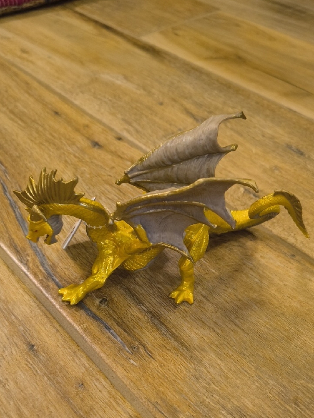 Golden Dragon Figurine with Cream Wings Dragon Safari LTD Dungeons & Dragon